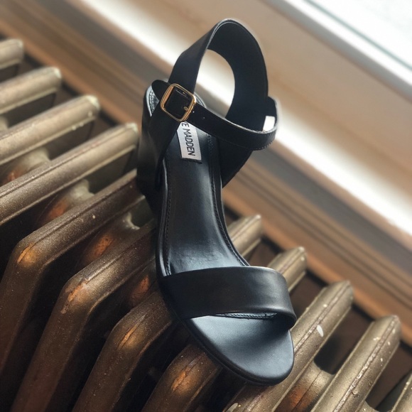 graze wedge sandal steve madden